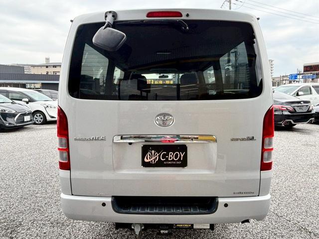 レジアスエースバン