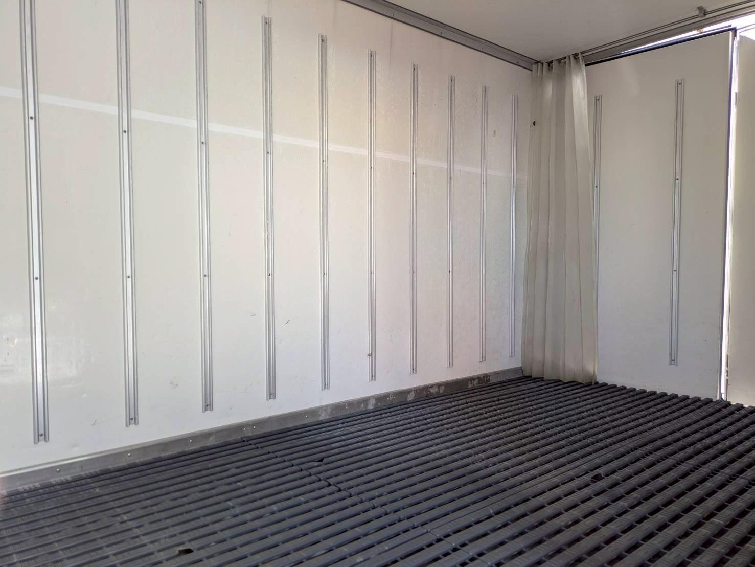 ダイナトラック